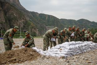 状态不错！迪文岑佐半场10中6拿到14分